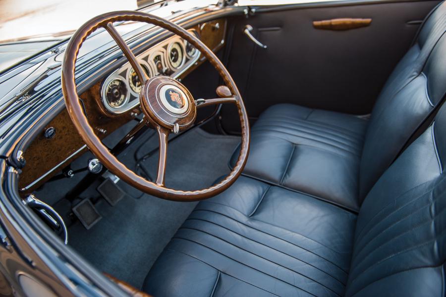Интерьер Packard Twelve Sport Phaeton 1936 года  (фото 33 из 35)